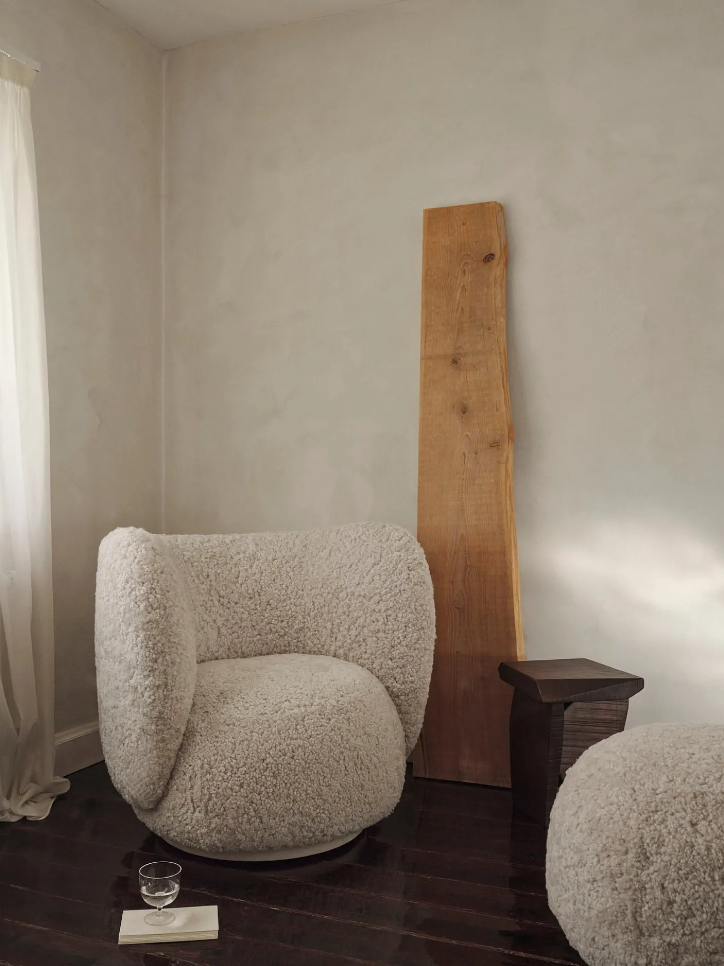Rico Lounge Chair - Swivel - Sheepskin